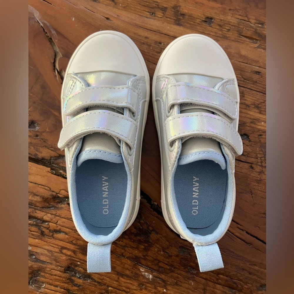 Old Navy Toddler Iridescent Sneakers 7